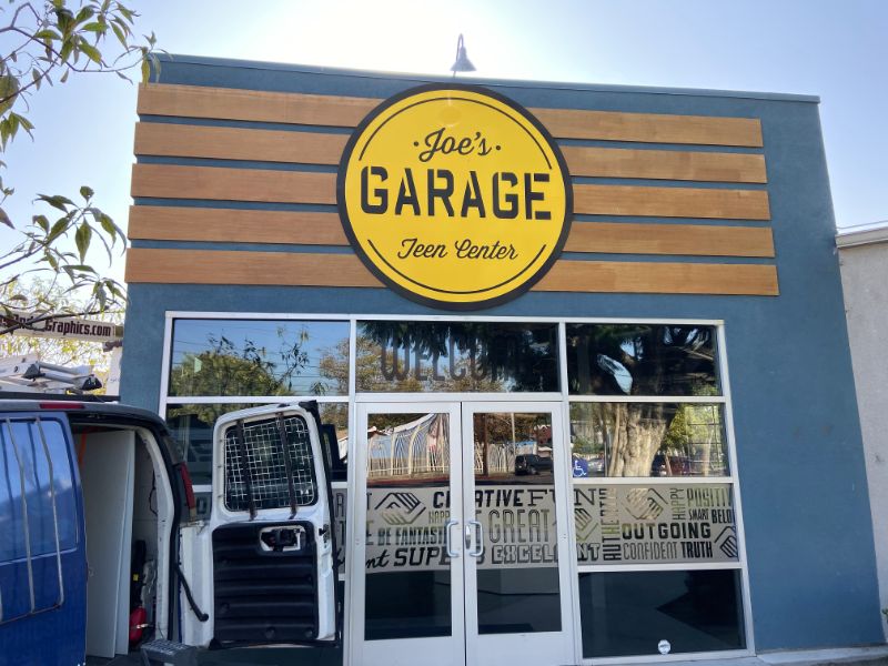 Building Signs in Santa Ana CA
