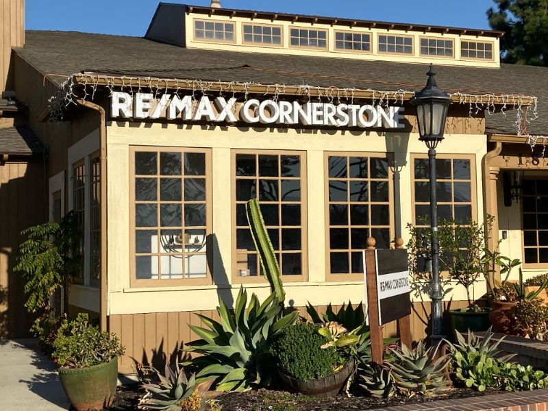 Custom made signs for buildings in Yorba Linda CA