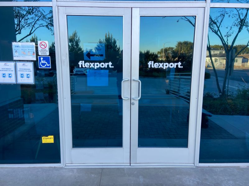 vinyl lettering on glass in los angeles, ca