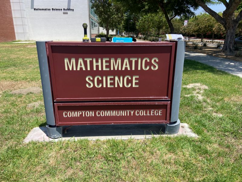 compton college monument sign before refurbishing