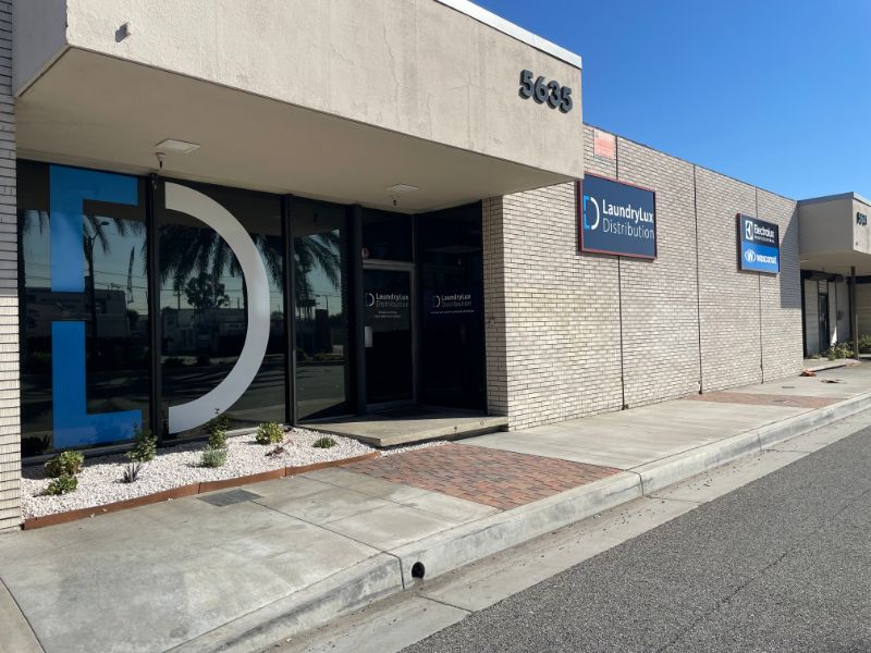signs and graphics for retail businesses in commerce, ca
