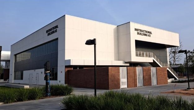 Custom aluminum building signs and letters in los angeles, ca